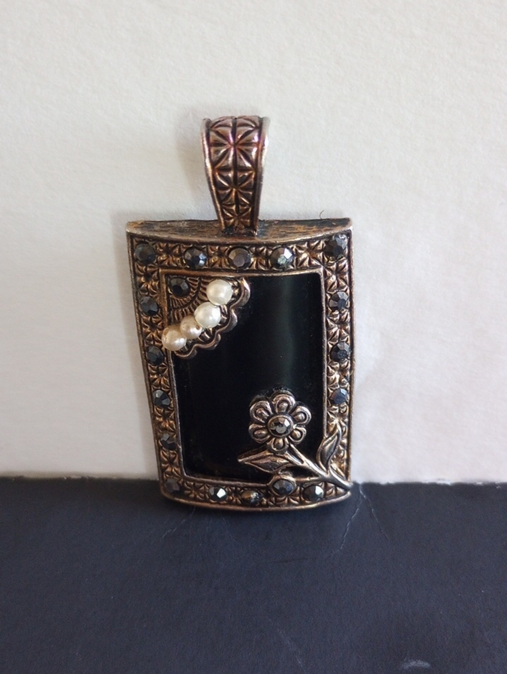 Black Onyx-Style Floral Pendant with Pearl Accents